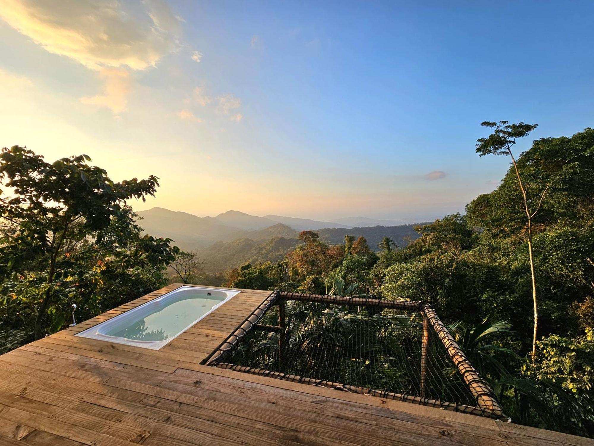 Bajo El Cielo Glamping Campsite